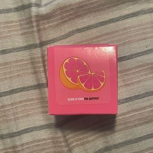 Jeffree Star Velour Lip Scrub